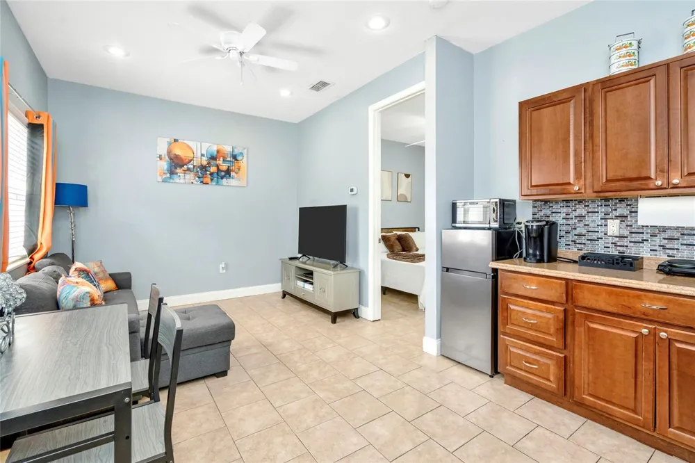 10806 PEREZ DRIVE Tampa, FL 33618