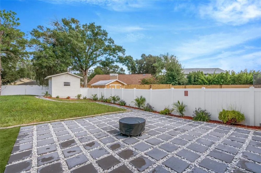 10806 PEREZ DRIVE Tampa, FL 33618