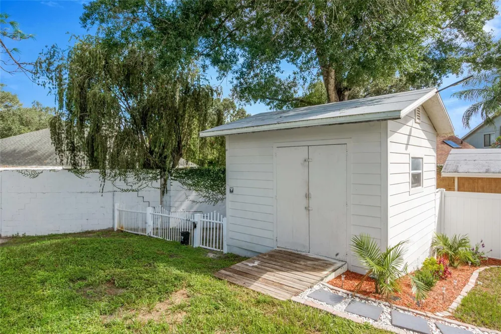 10806 PEREZ DRIVE Tampa, FL 33618