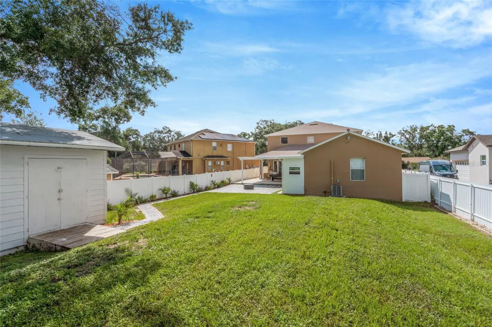 10806 PEREZ DRIVE Tampa, FL 33618