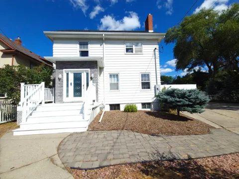 1105 10th Street