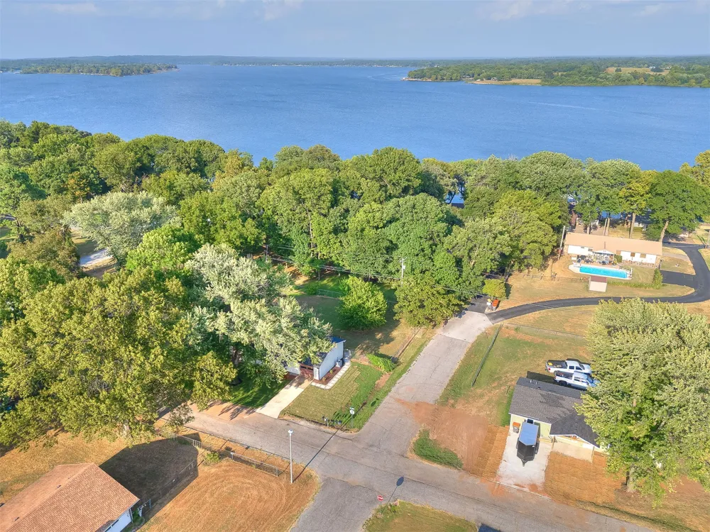 10401 Wolf Creek Drive Grove, OK 74344