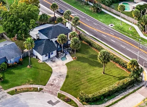 1040 WAVERLY DRIVE