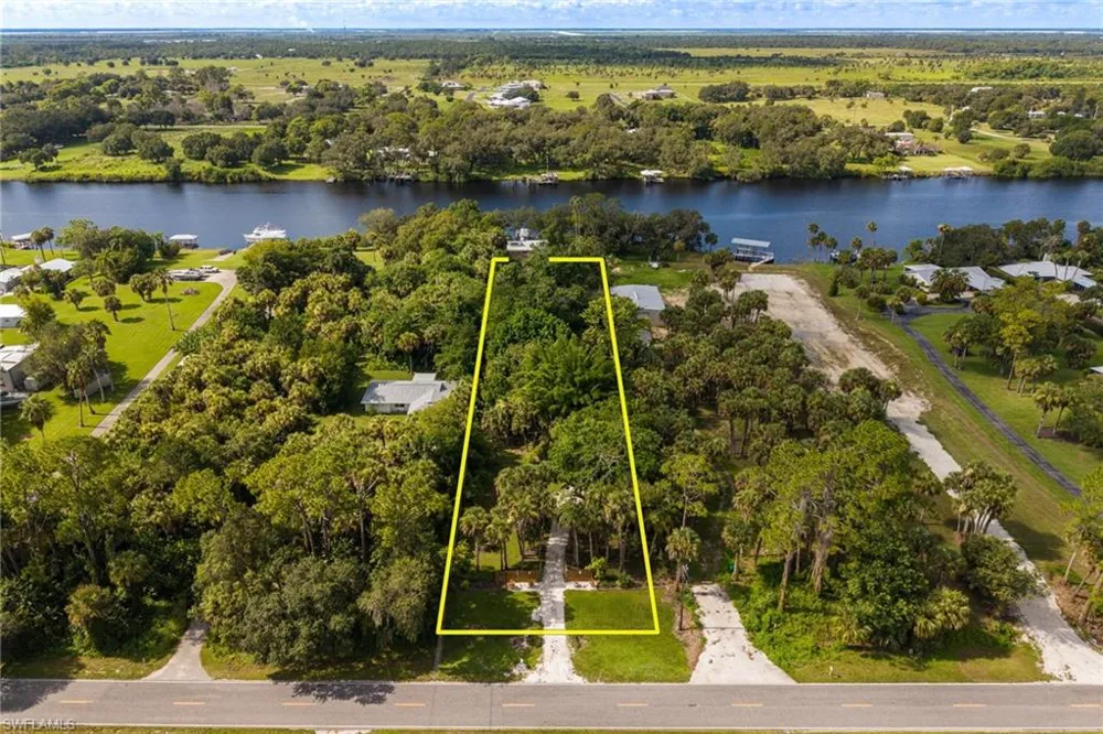 4359 County Rd 78 Labelle, FL 33935