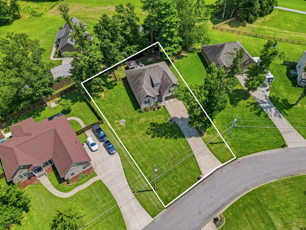 1044 Northridge Dr Greenbrier, TN 37073
