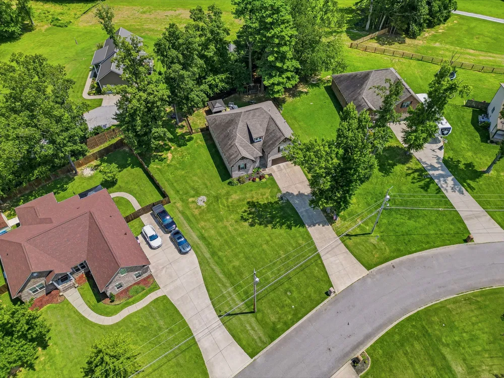 1044 Northridge Dr Greenbrier, TN 37073