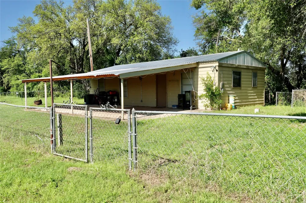 588 S County Road 430 Goldthwaite, TX 76844