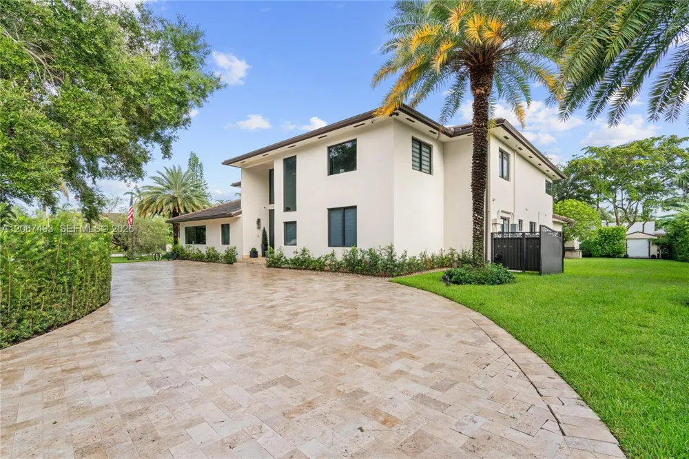 5720 SW 128th St Pinecrest, FL 33156