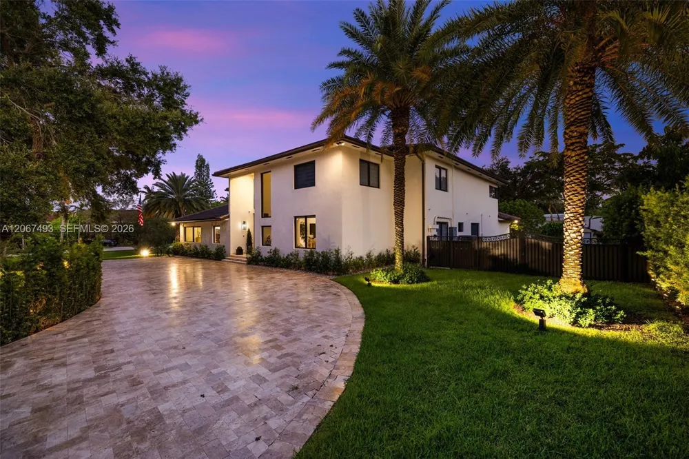 5720 SW 128th St Pinecrest, FL 33156