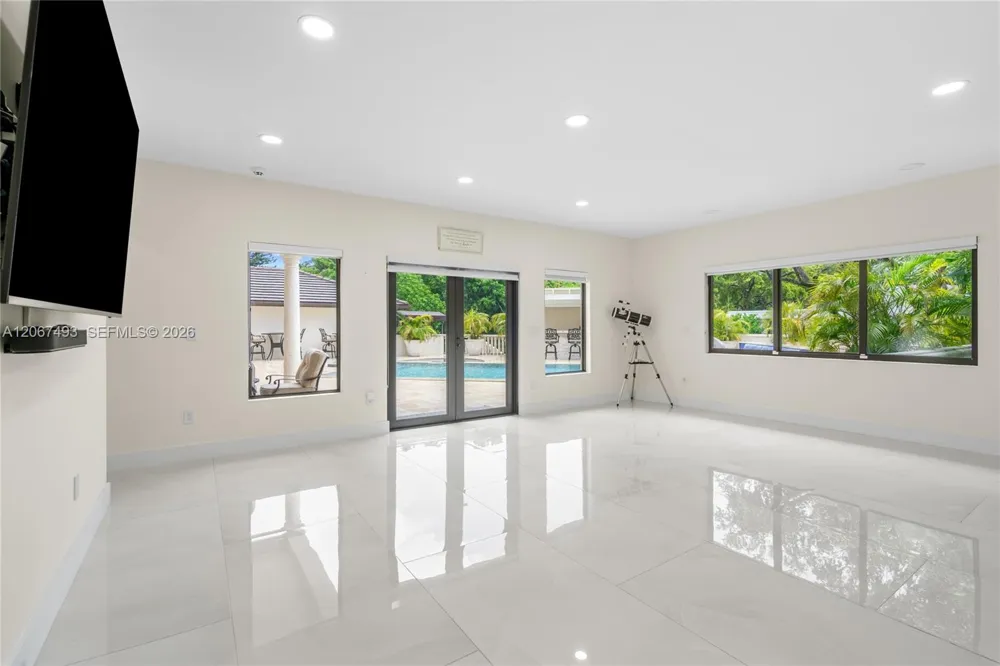 5720 SW 128th St Pinecrest, FL 33156