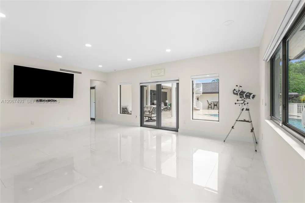 5720 SW 128th St Pinecrest, FL 33156