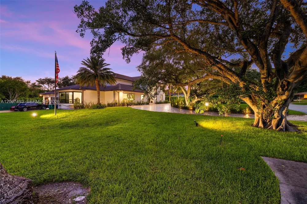 5720 SW 128th St Pinecrest, FL 33156