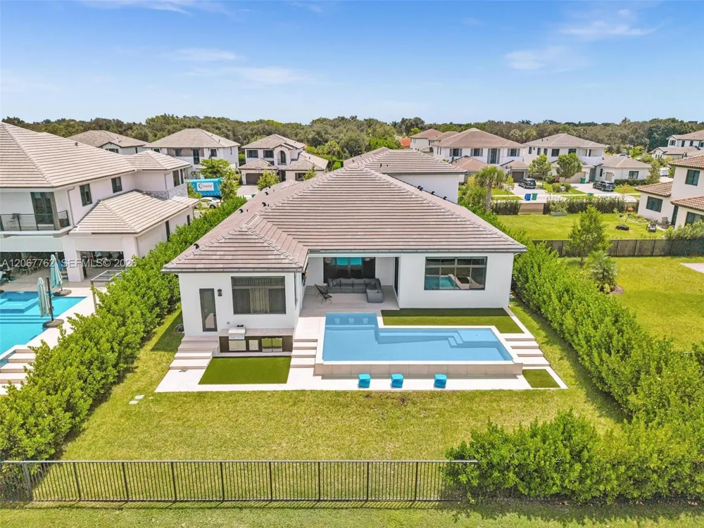 5765 SW 104th Ter Cooper City, FL 33328