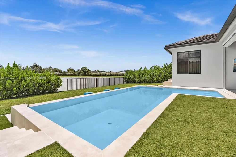 5765 SW 104th Ter Cooper City, FL 33328