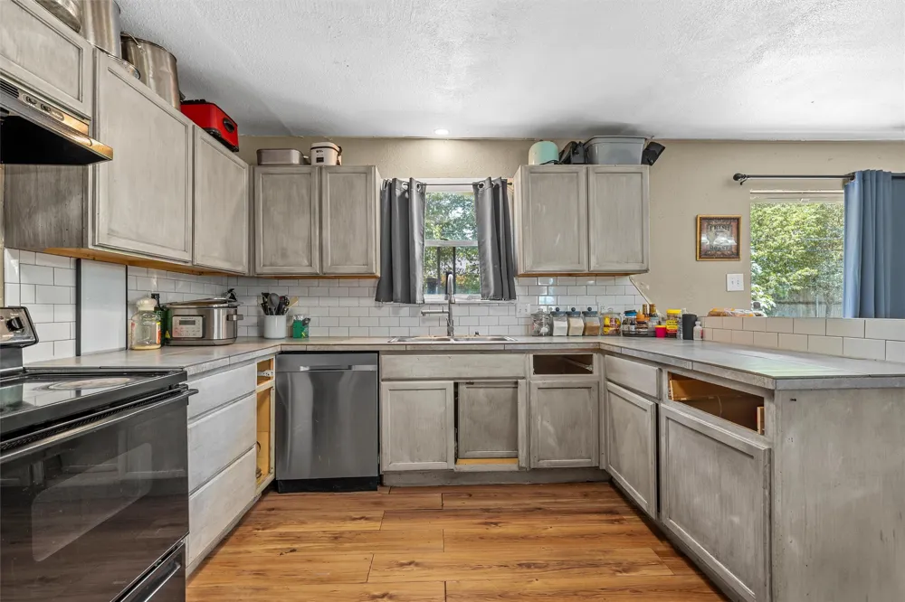 218 Calhoun Street Groesbeck, TX 76642