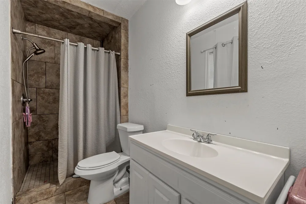 218 Calhoun Street Groesbeck, TX 76642
