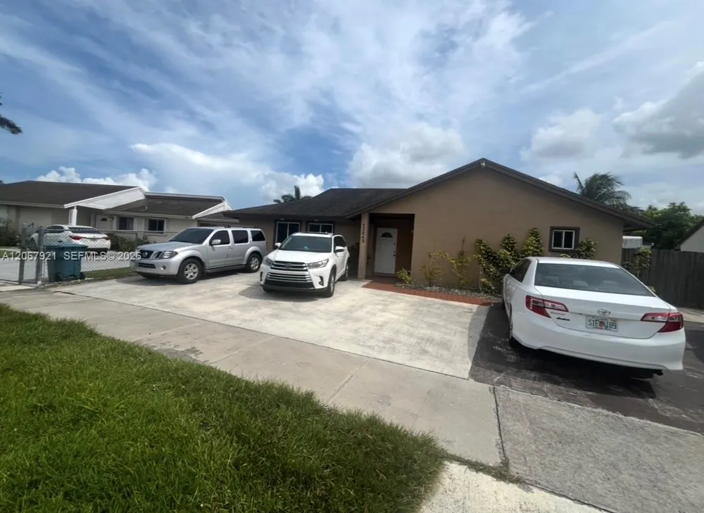 12242 SW 210th St Miami, FL 33177