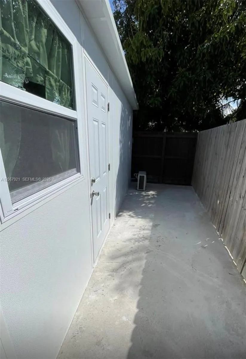12242 SW 210th St Miami, FL 33177