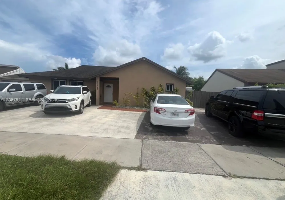 12242 SW 210th St Miami, FL 33177