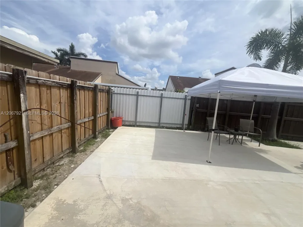 12242 SW 210th St Miami, FL 33177