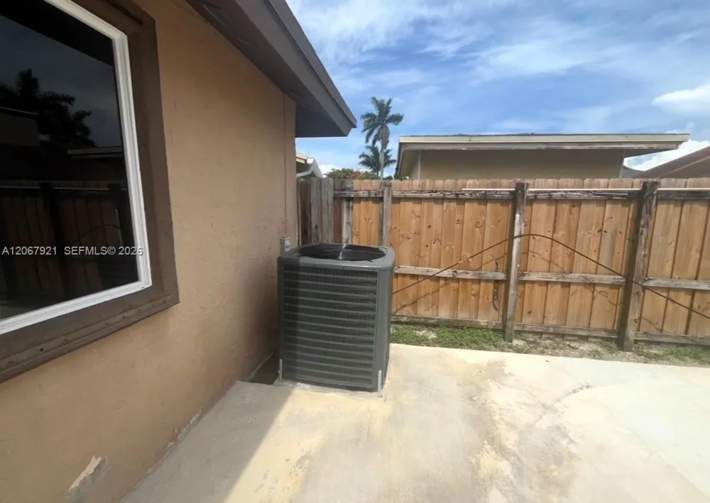 12242 SW 210th St Miami, FL 33177