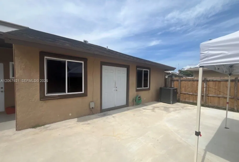 12242 SW 210th St Miami, FL 33177