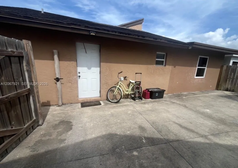 12242 SW 210th St Miami, FL 33177