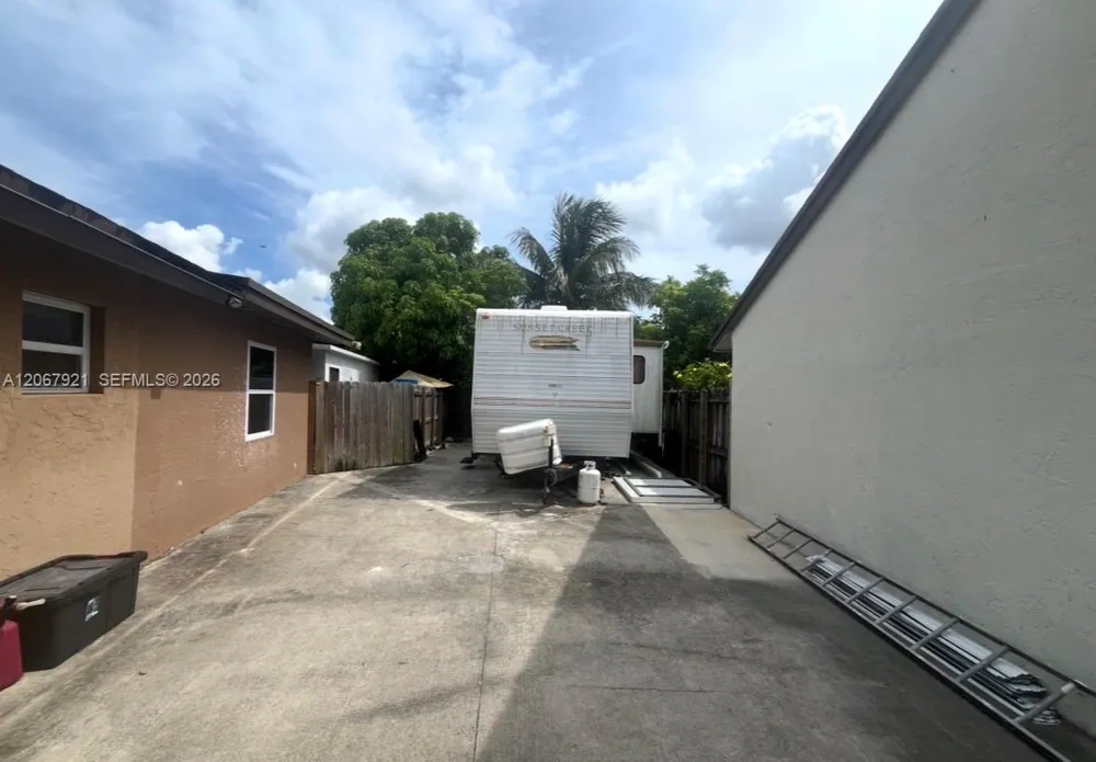 12242 SW 210th St Miami, FL 33177