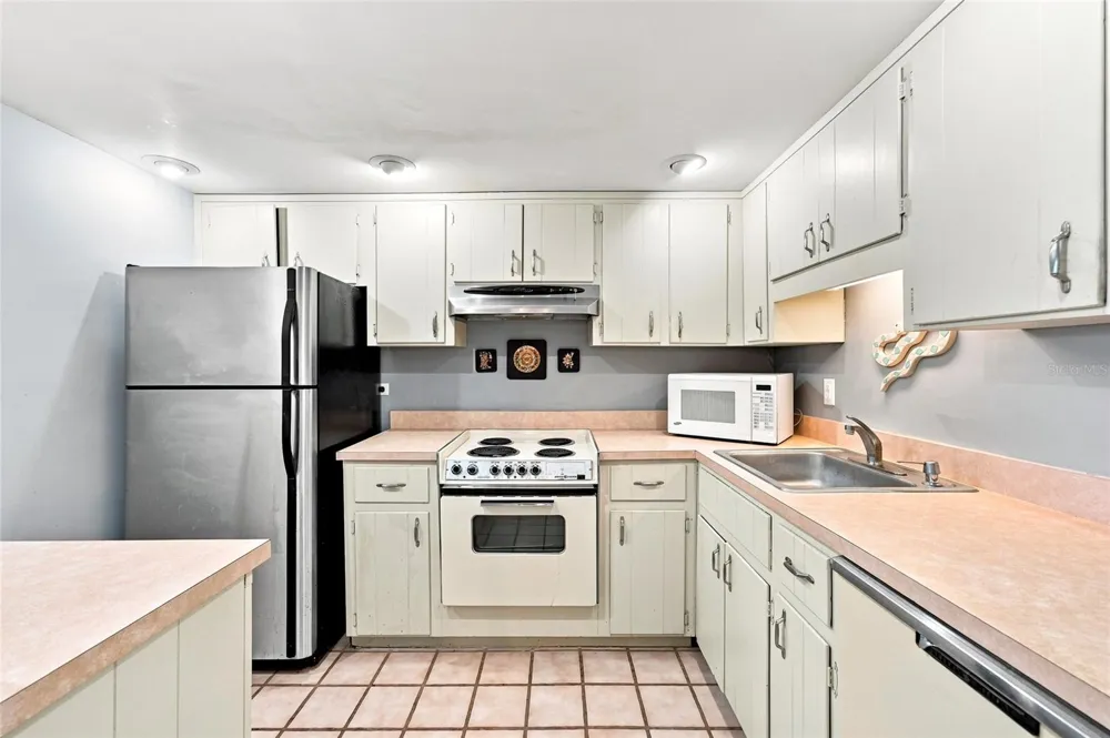 501 PLAZA SEVILLE COURT #2 Treasure Island, FL 33706