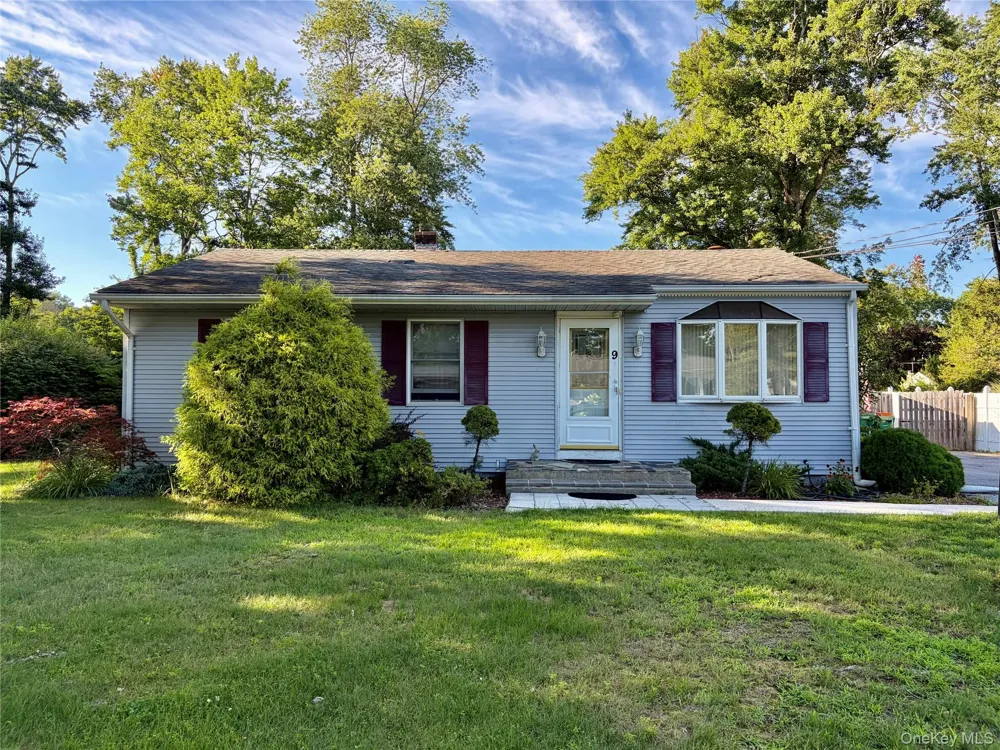 9 Ash Lane Hyde Park, NY 12538