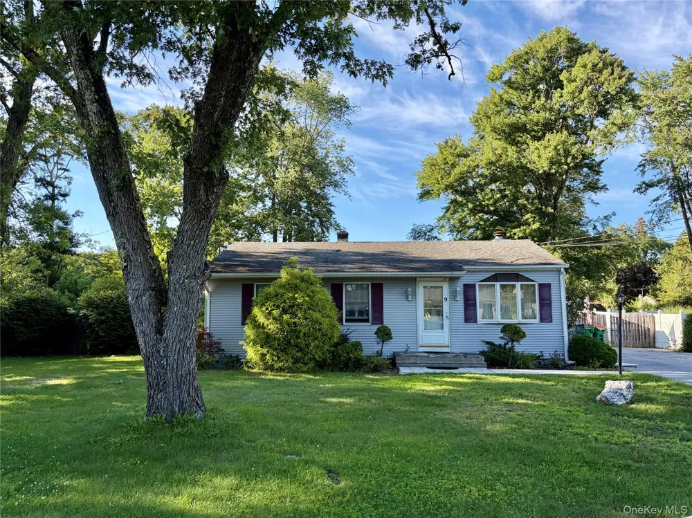 9 Ash Lane Hyde Park, NY 12538