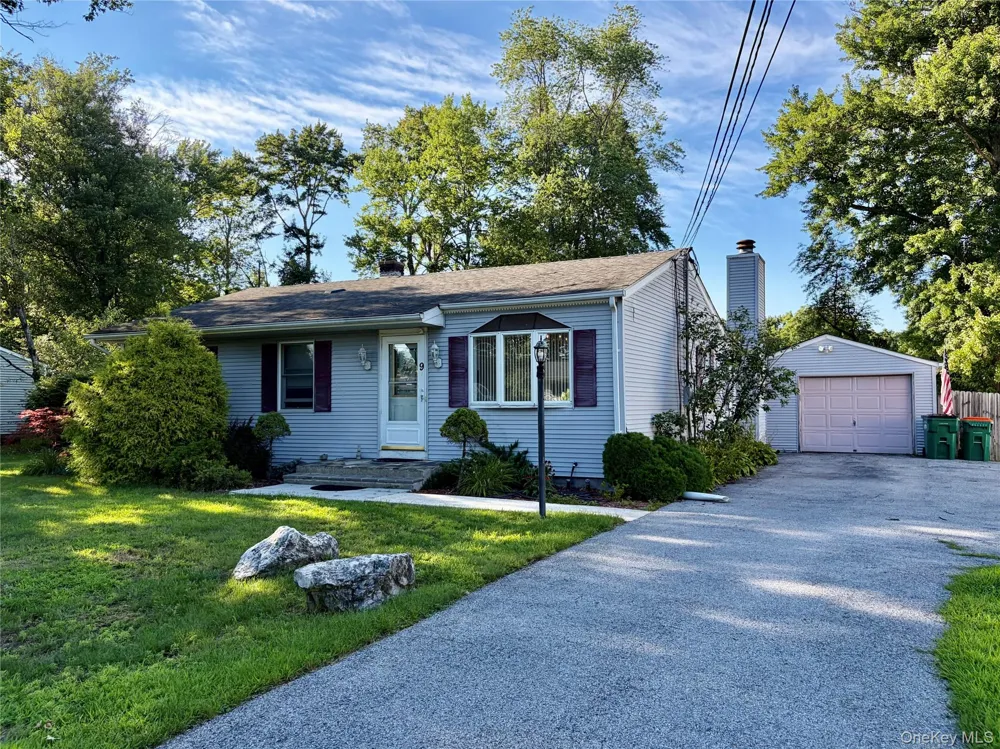 9 Ash Lane Hyde Park, NY 12538