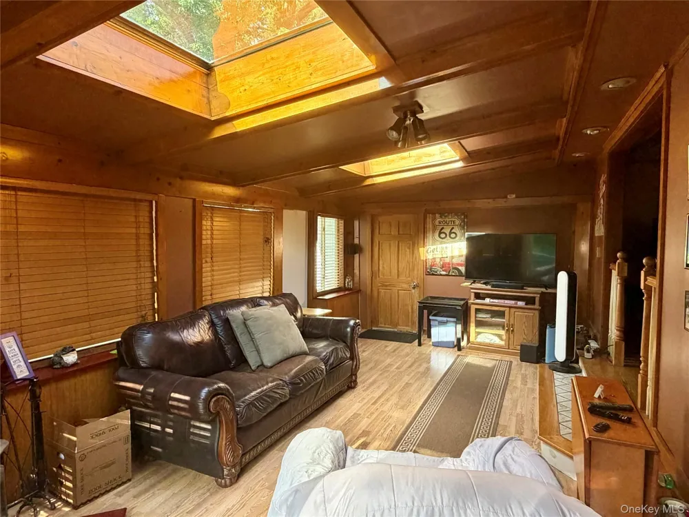 9 Ash Lane Hyde Park, NY 12538