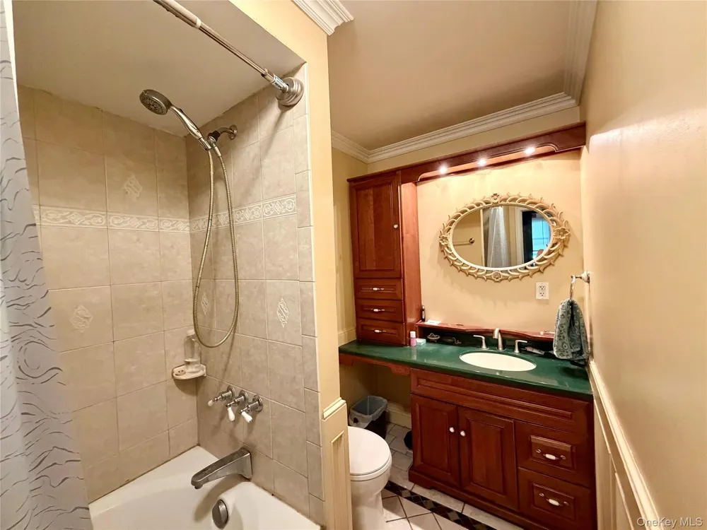 9 Ash Lane Hyde Park, NY 12538