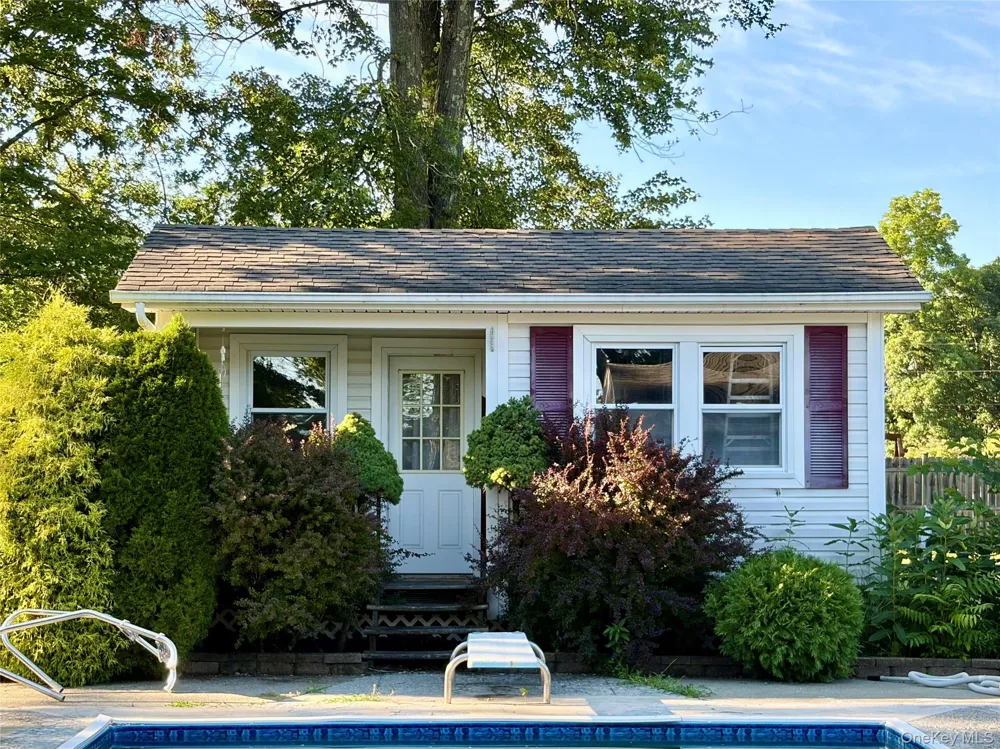 9 Ash Lane Hyde Park, NY 12538