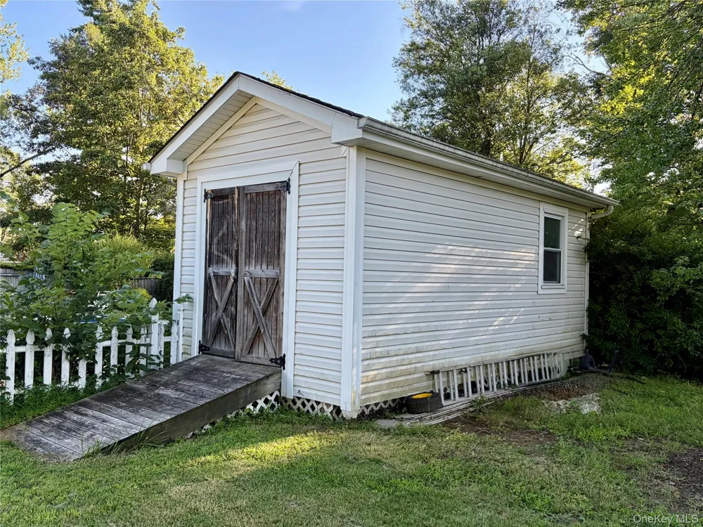 9 Ash Lane Hyde Park, NY 12538