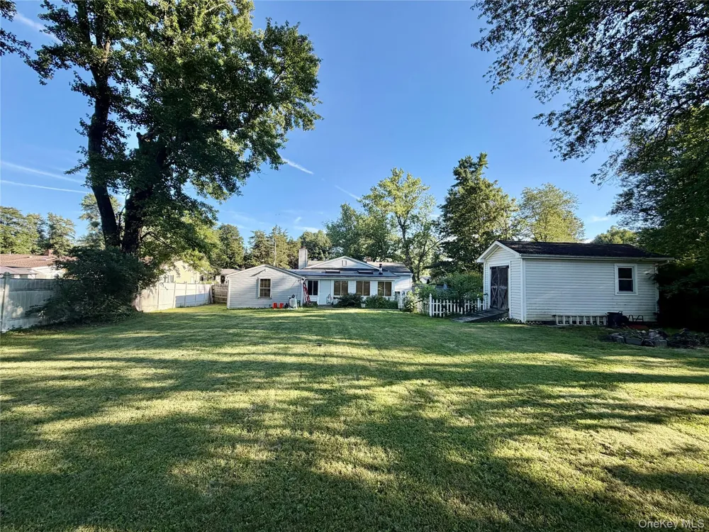 9 Ash Lane Hyde Park, NY 12538