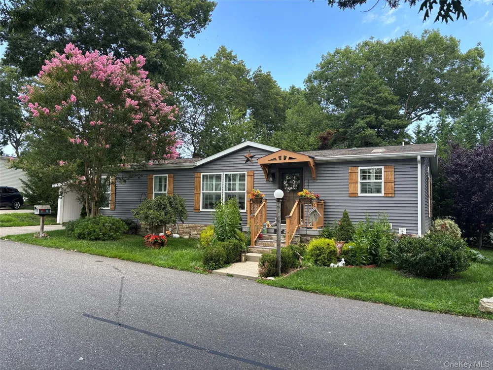 1661 Old Country Road #258 Riverhead, NY 11901