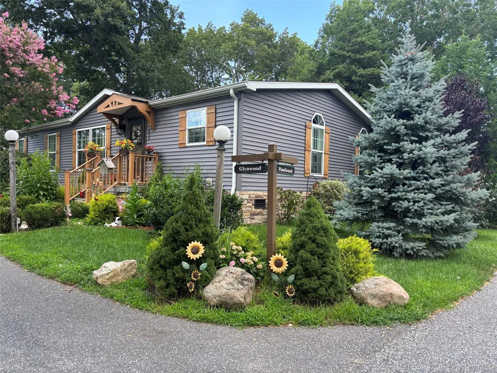 1661 Old Country Road #258 Riverhead, NY 11901