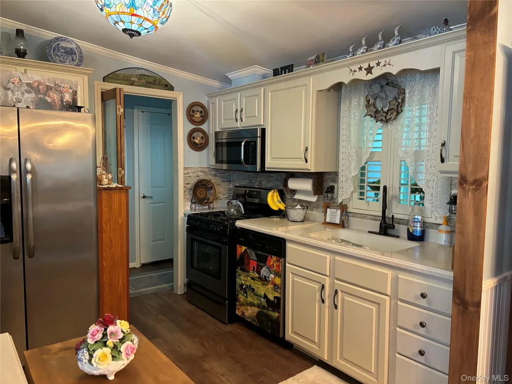 1661 Old Country Road #258 Riverhead, NY 11901