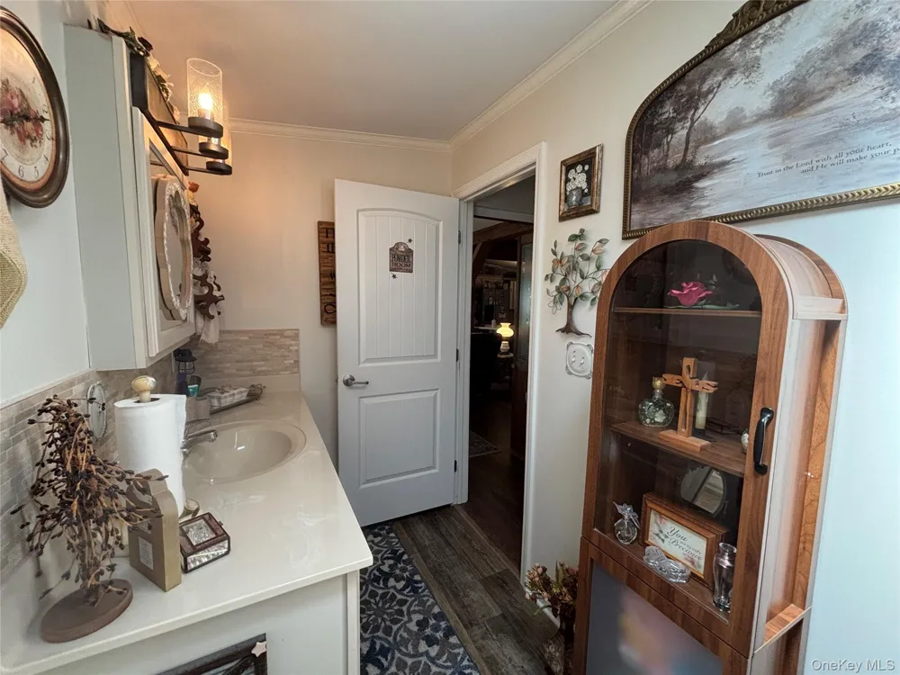 1661 Old Country Road #258 Riverhead, NY 11901
