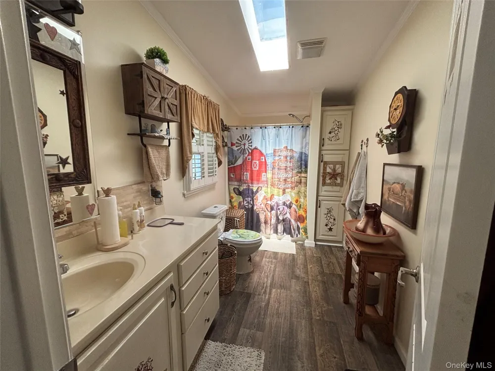 1661 Old Country Road #258 Riverhead, NY 11901