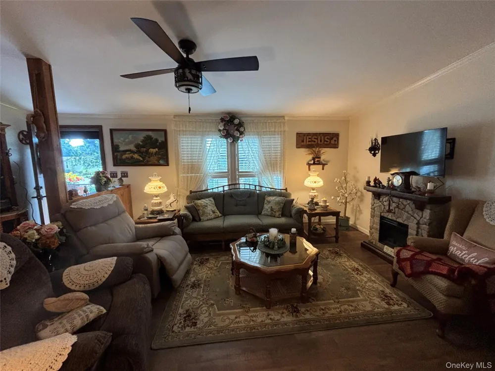 1661 Old Country Road #258 Riverhead, NY 11901