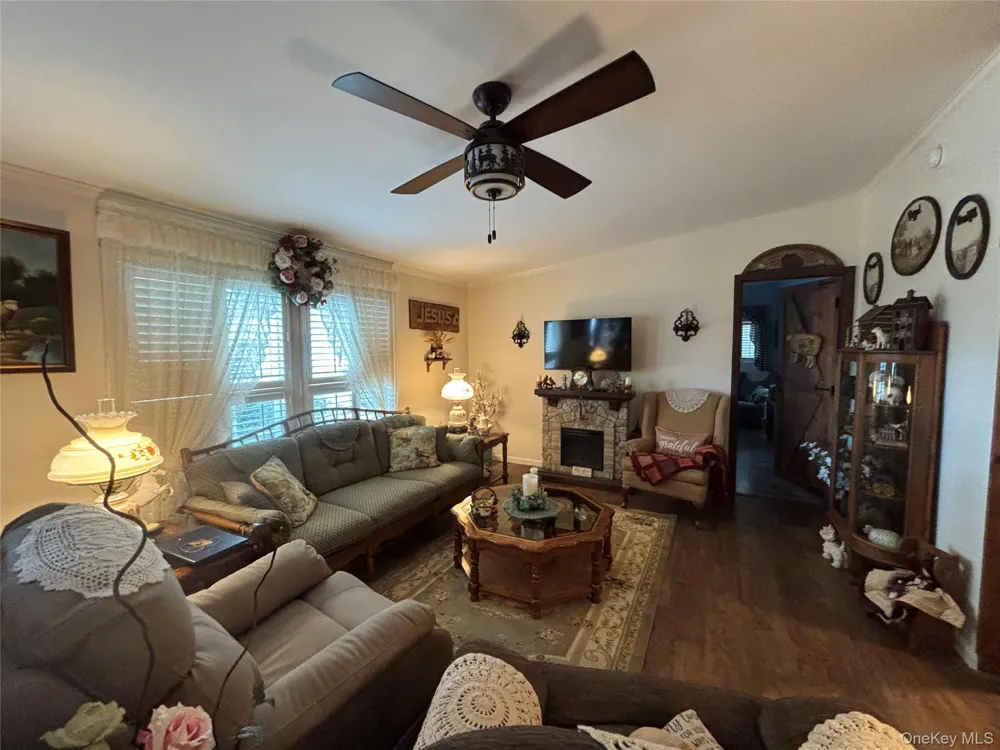 1661 Old Country Road #258 Riverhead, NY 11901