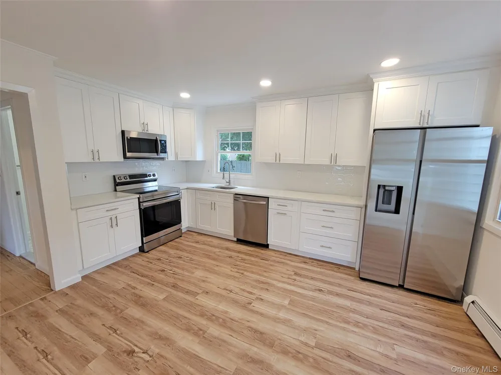 392 3rd Avenue Bayport, NY 11705