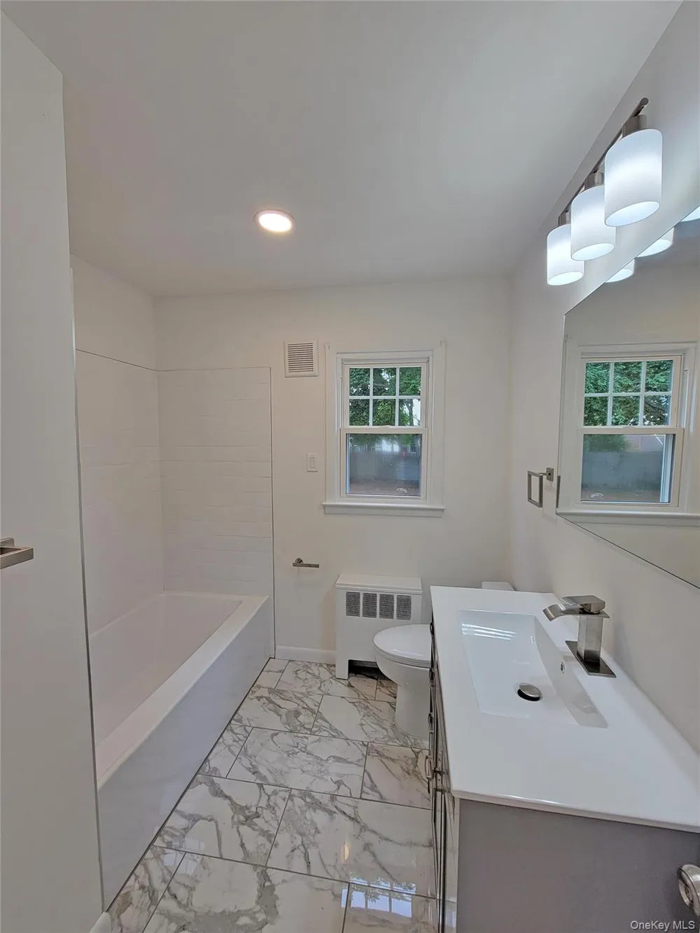 392 3rd Avenue Bayport, NY 11705