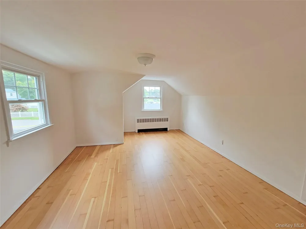 392 3rd Avenue Bayport, NY 11705