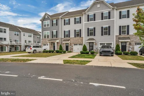 7 HAMILTON COURT