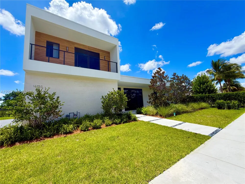 16752 S Botaniko Dr S Weston, FL 33326