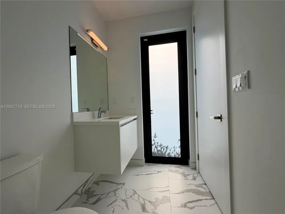 16752 S Botaniko Dr S Weston, FL 33326